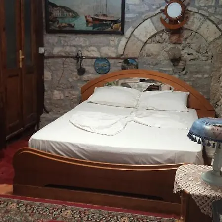 Karafil بيت ضيافة Gjirokastër