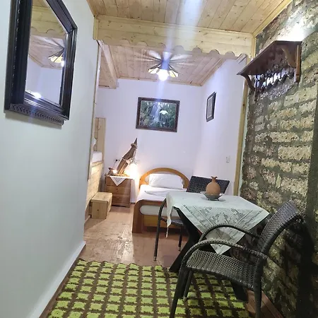 Karafil بيت ضيافة Gjirokastër
